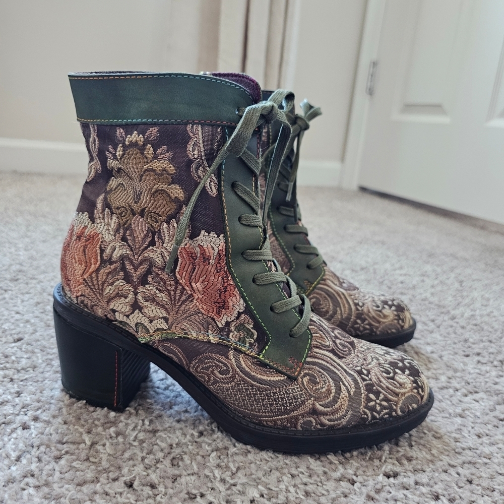 L'Artiste by Spring Step Tapestry Boots Size 8.5(39)